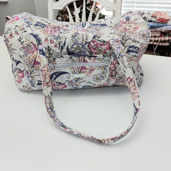 Vera Bradley Handbags - Vera Bradley Large Duffel Hummingbird Park